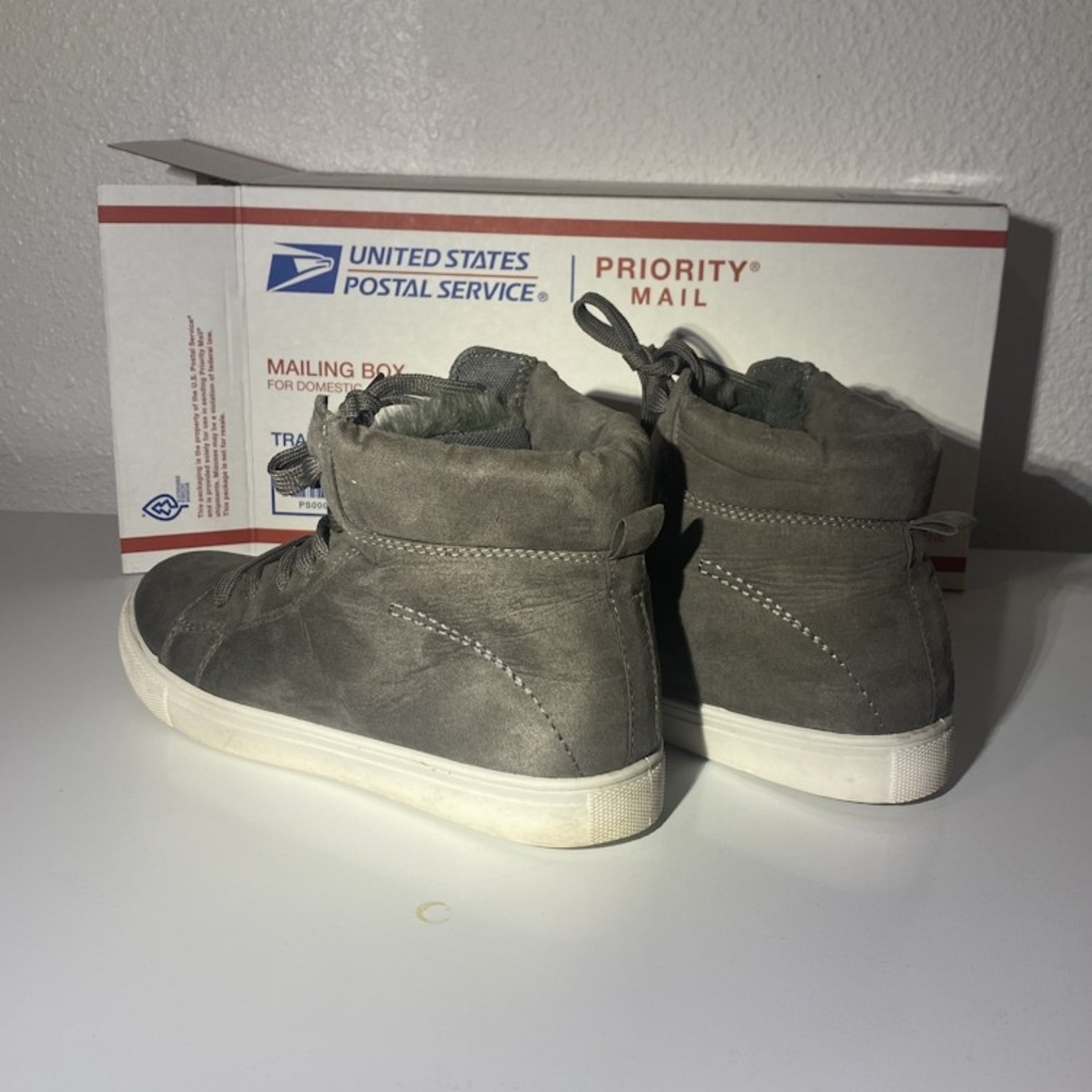 A1959 -  - ETC Love - Size 7/8 Woman Shoes, Size 5.5/6.5 Men Shoes ~ Sneakers